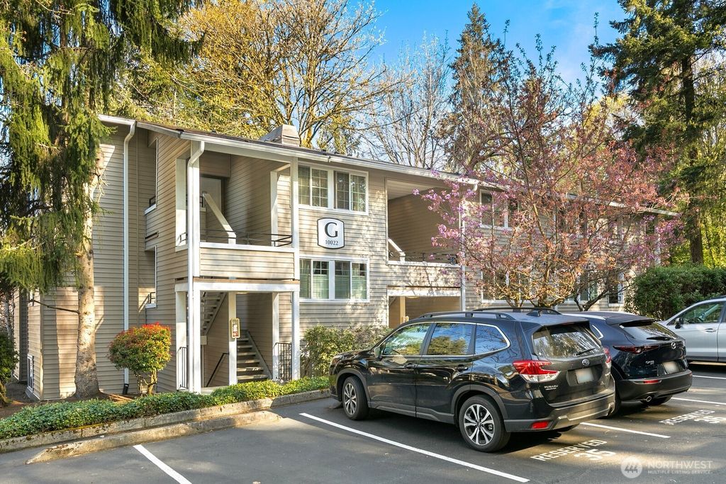 Photo of 10022 NE 120th Lane #G101, Kirkland, WA 98034 (MLS # 2505423)
