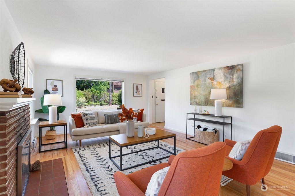 Photo of 8537 2nd Avenue NE, Seattle, WA 98115 (MLS # 2151740)