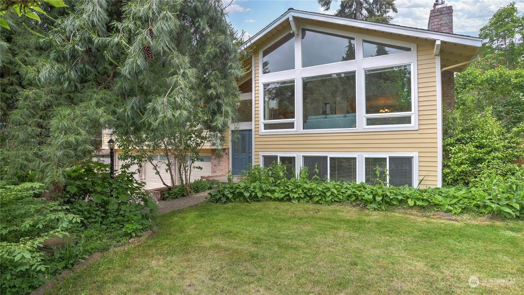 Photo of 21544 SE 254th Place, Maple Valley, WA 98038 (MLS # 2013264)