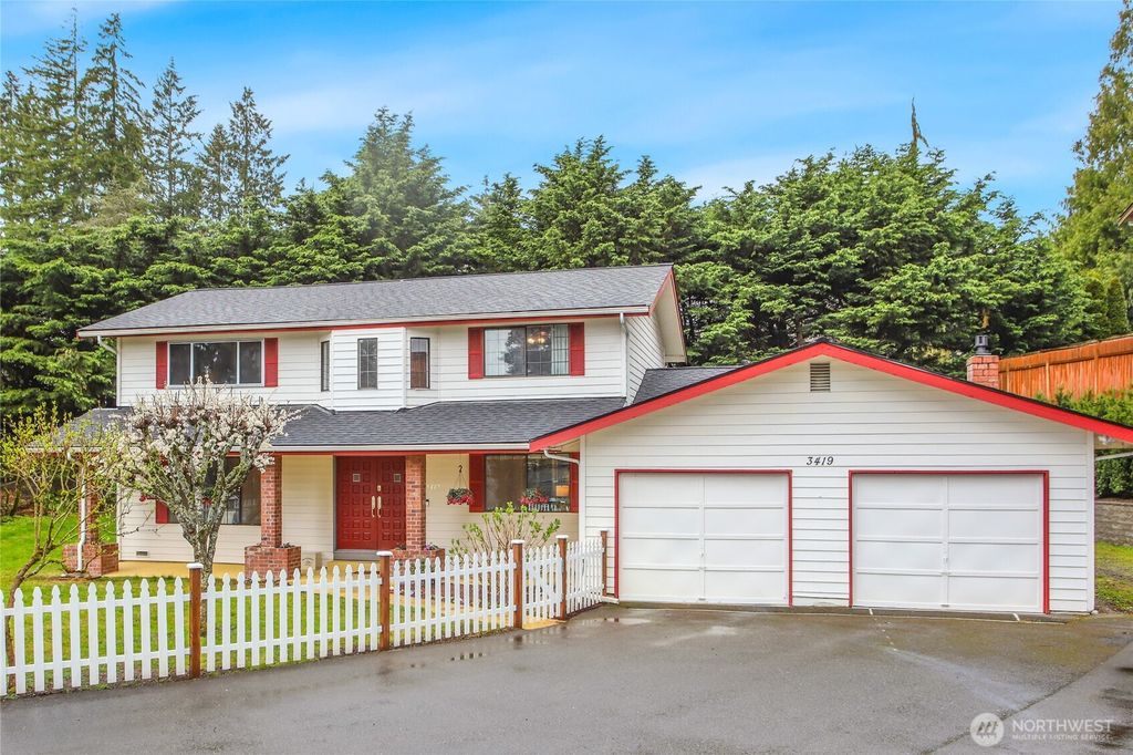 Photo of 3419 Serene Way, Lynnwood, WA 98087 (MLS # 2353530)