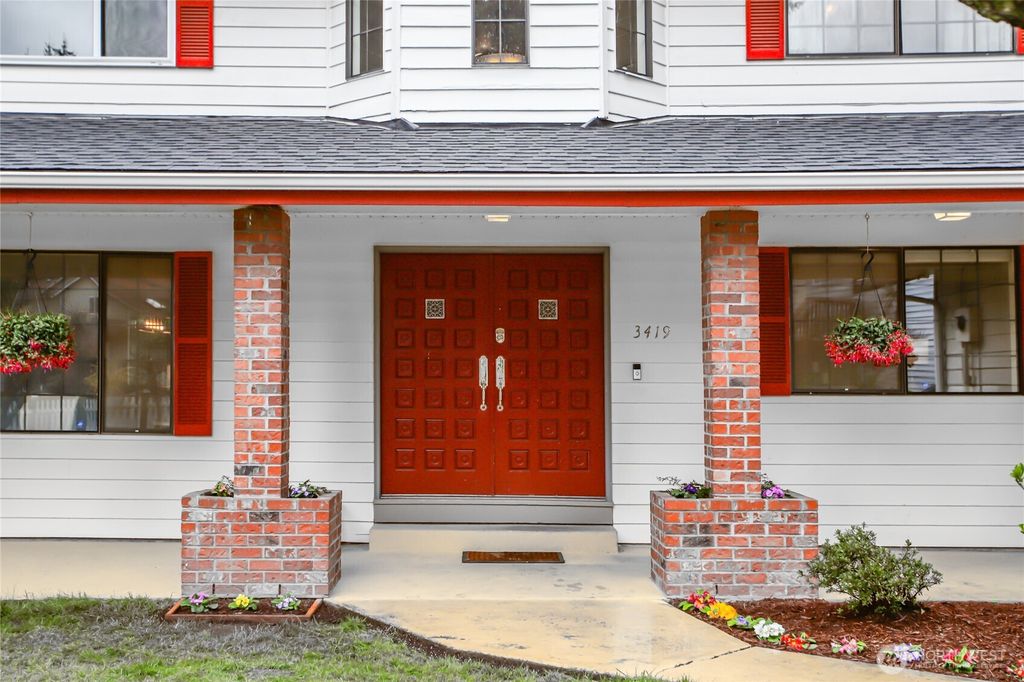 Photo of 3419 Serene Way, Lynnwood, WA 98087 (MLS # 2353530)