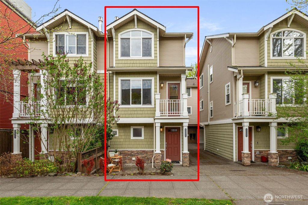 Photo of 6522 5th Avenue NE, Seattle, WA 98115 (MLS # 2509906)