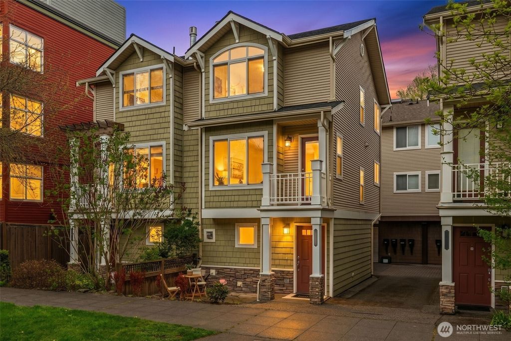 Photo of 6522 5th Avenue NE, Seattle, WA 98115 (MLS # 2509906)