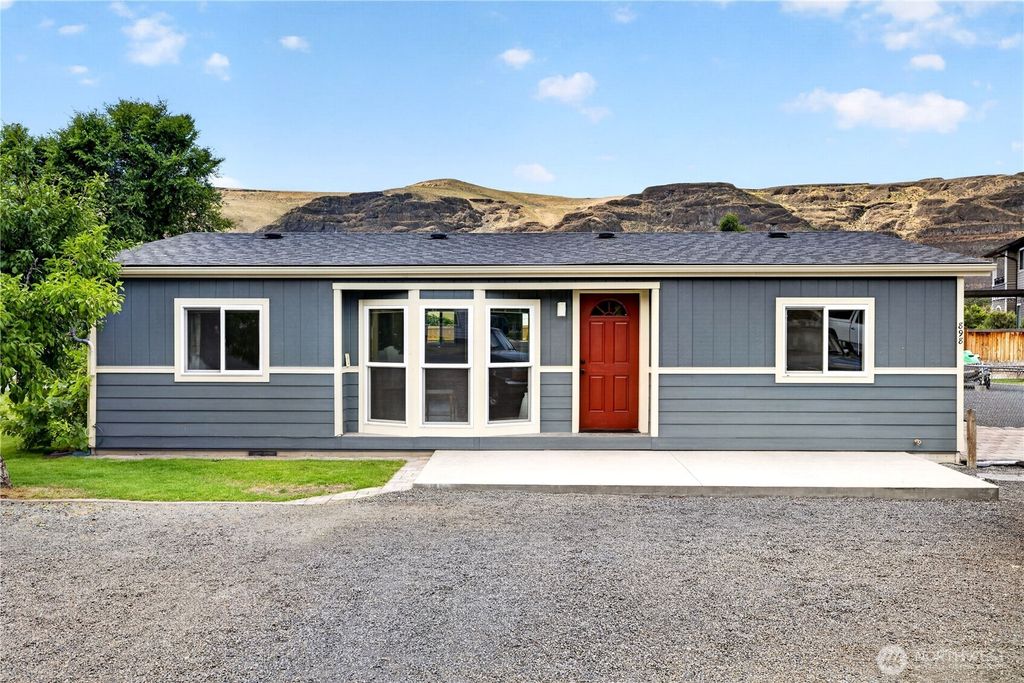 Photo of 898 Hunter Avenue SW, Quincy, WA 98848 (MLS # 2536222)