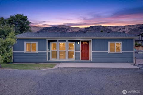 Photo of 898 Hunter Avenue SW, Quincy, WA 98848 (MLS # 2536222)