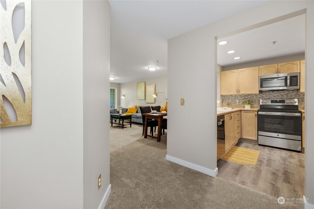 Photo of 1660 118th Avenue SE #D212, Bellevue, WA 98005 (MLS # 2262675)