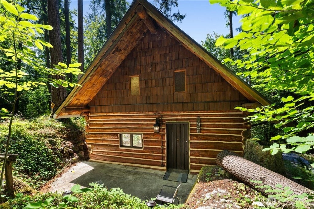 Photo of 25525 SE Tiger Mountain Road, Issaquah, WA 98027 (MLS # 2566596)