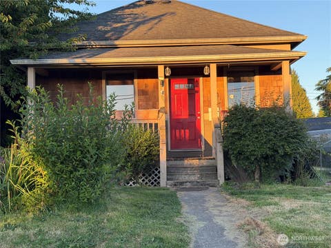 Photo of 2505 Harrison Avenue, Everett, WA 98201 (MLS # 2542621)