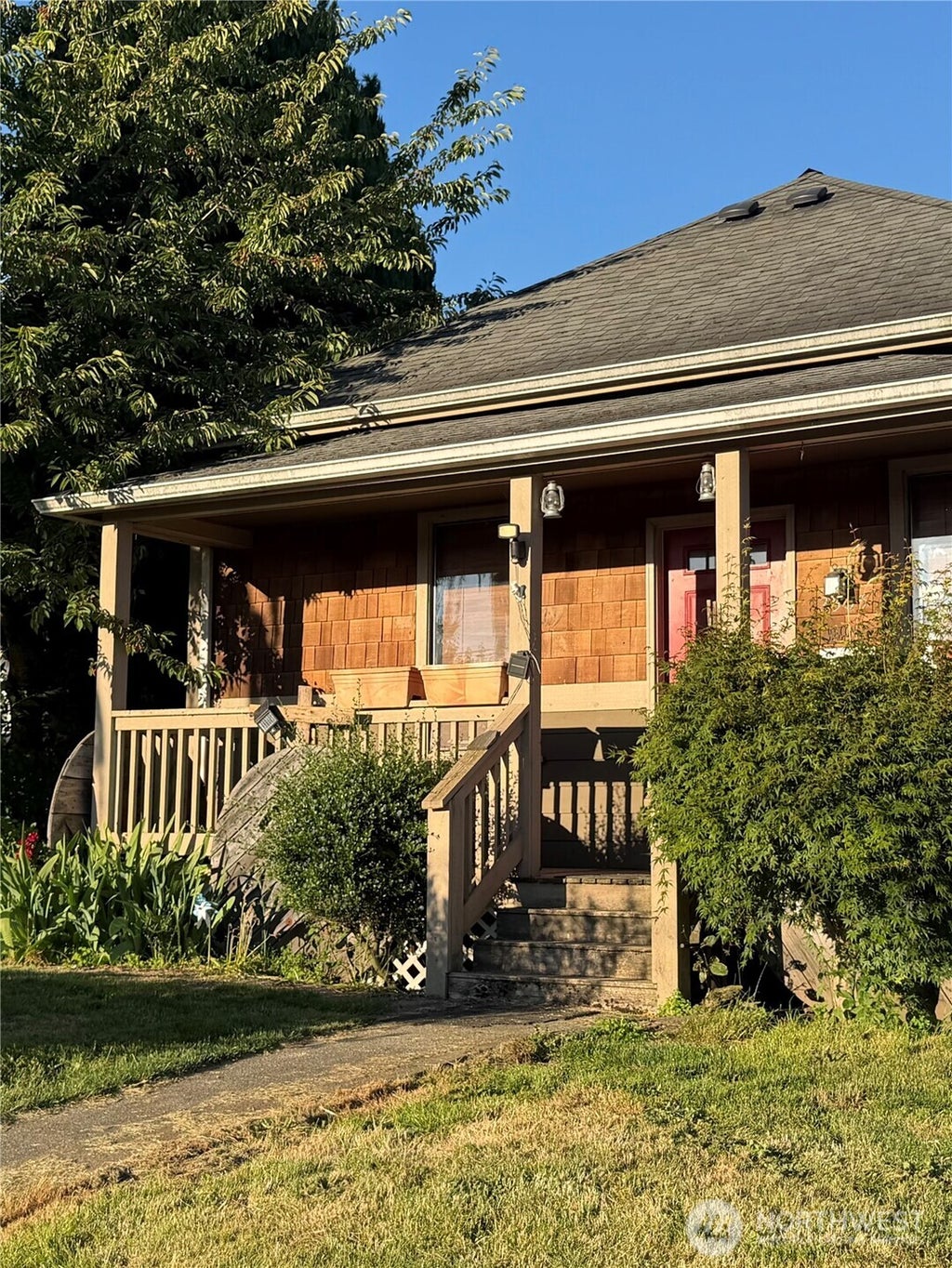 Photo of 2505 Harrison Avenue, Everett, WA 98201 (MLS # 2542621)