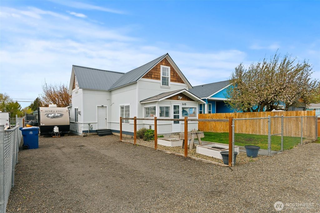 Photo of 305 N Clark Street, Kittitas, WA 98934 (MLS # 2521837)