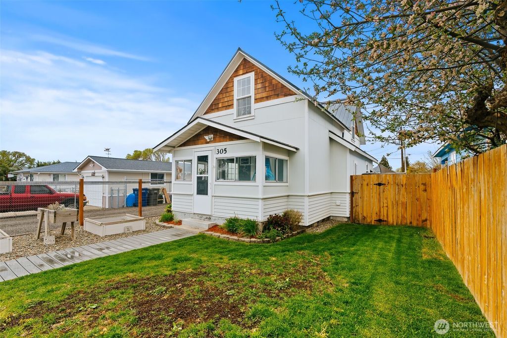 Photo of 305 N Clark Street, Kittitas, WA 98934 (MLS # 2521837)