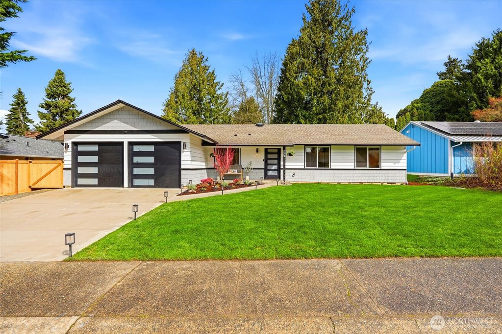Photo of 8810 NE 138th Street, Kirkland, WA 98034 (MLS # 2501609)
