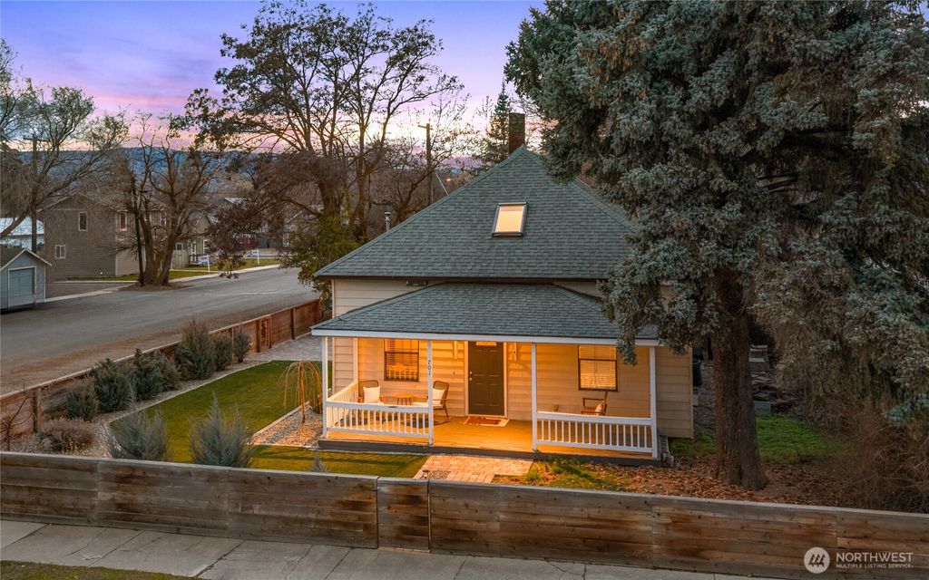 Photo of 701 N Kittitas Street, Ellensburg, WA 98926 (MLS # 2490365)