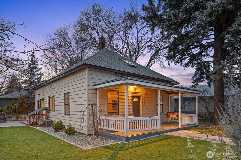 Photo of 701 N Kittitas Street, Ellensburg, WA 98926 (MLS # 2490365)