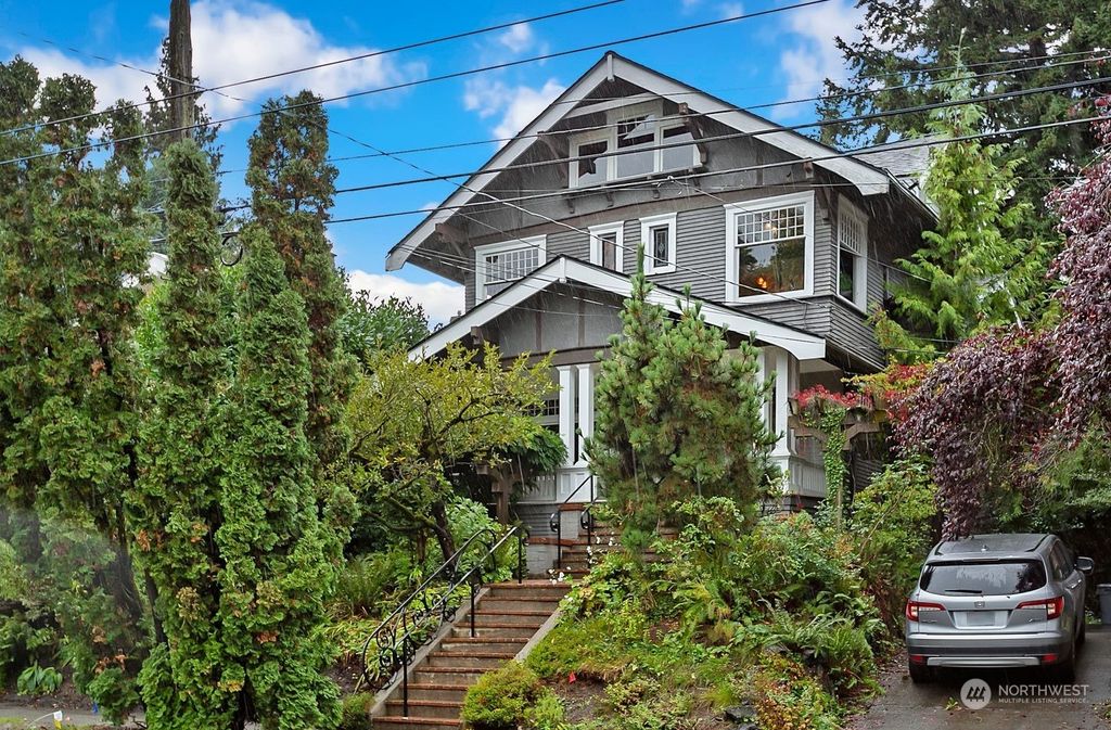 Photo of 1517 34th Avenue, Seattle, WA 98122 (MLS # 2162627)