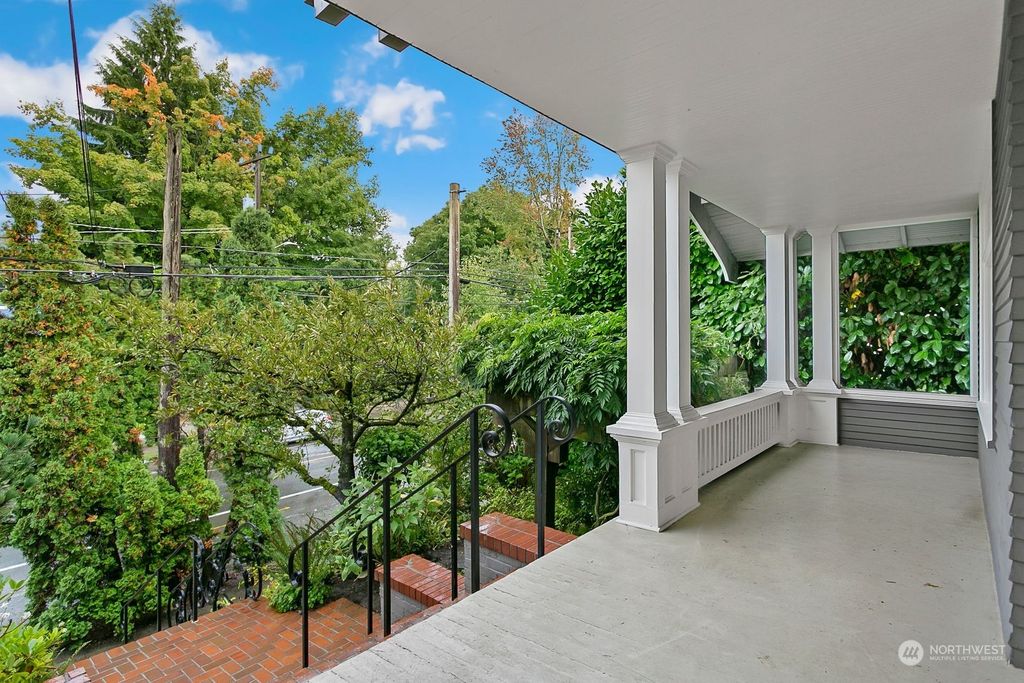 Photo of 1517 34th Avenue, Seattle, WA 98122 (MLS # 2162627)