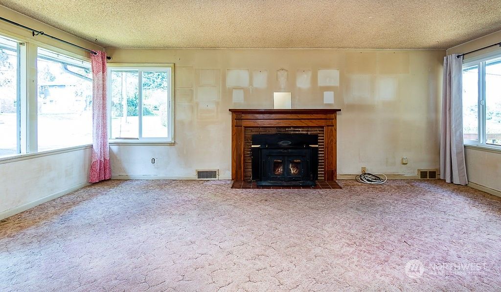 Photo of 14756 27th Avenue NE, Shoreline, WA 98155 (MLS # 2058512)