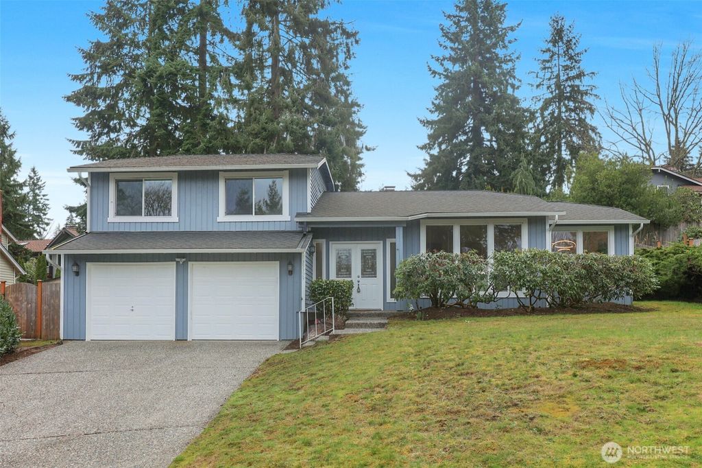 Photo of 15329 SE 43rd PL Pl, Bellevue, WA 98006 (MLS # 2480837)