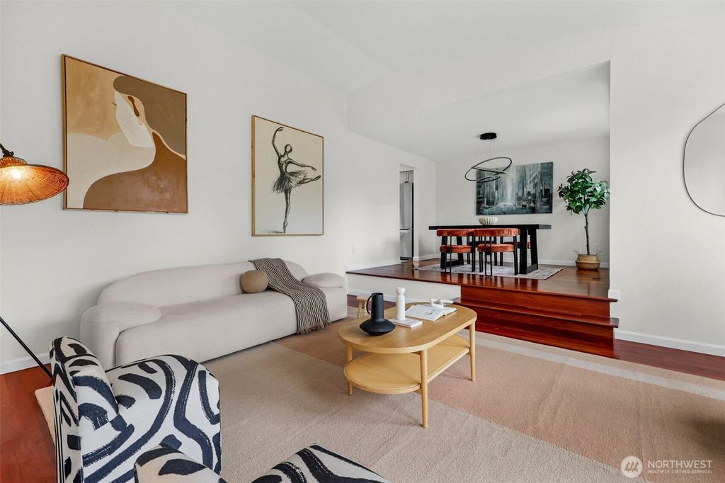 Photo of 15329 SE 43rd PL Pl, Bellevue, WA 98006 (MLS # 2480837)