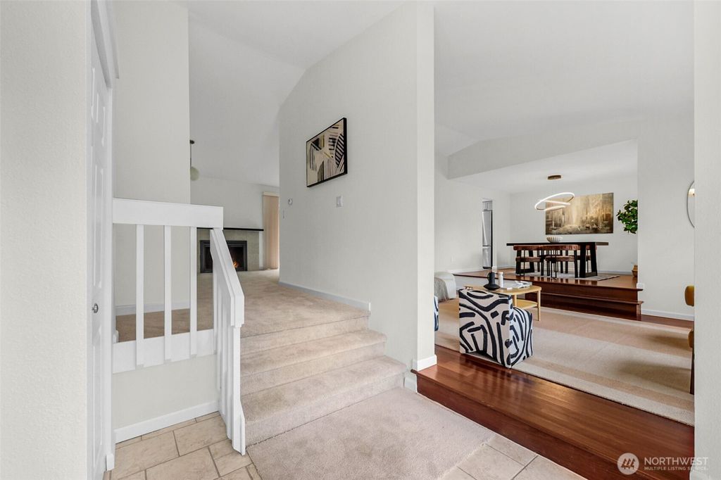 Photo of 15329 SE 43rd PL Pl, Bellevue, WA 98006 (MLS # 2480837)