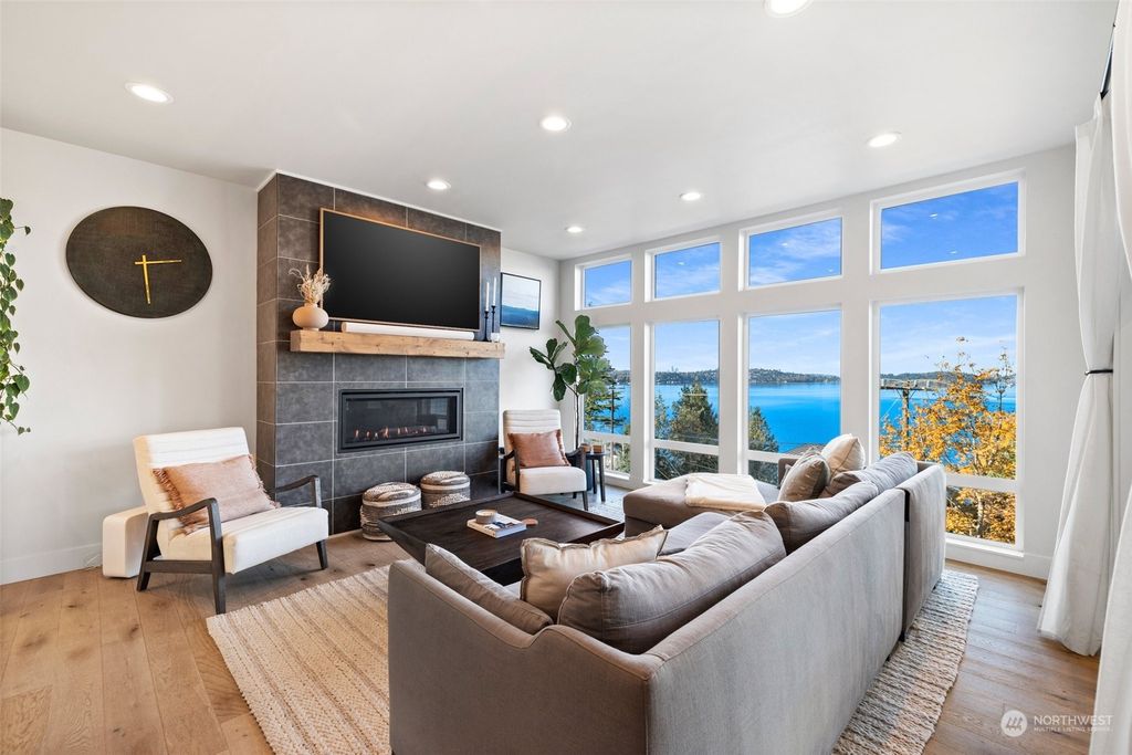 Photo of 7206 S Taft Street, Seattle, WA 98178 (MLS # 2178503)