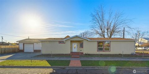 Photo of 310 S 10th Avenue, Walla Walla, WA 99362 (MLS # 2463952)
