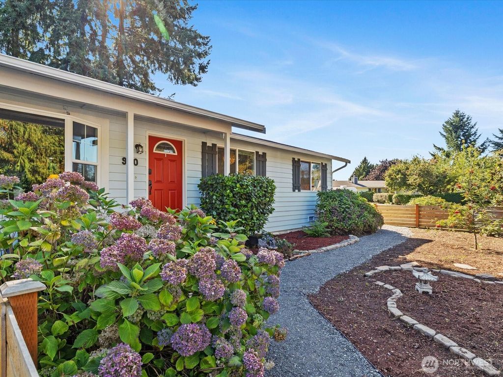 Photo of 900 116th Street SW, Everett, WA 98204 (MLS # 2437074)