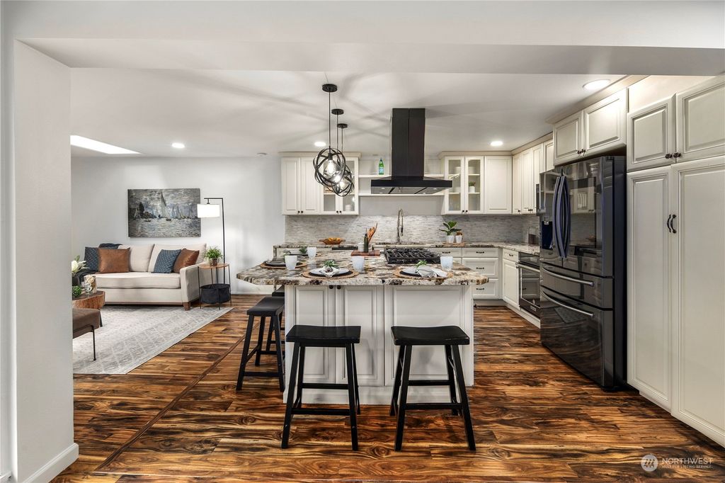 Photo of 161 142ND Place NE, Bellevue, WA 98007 (MLS # 2227446)