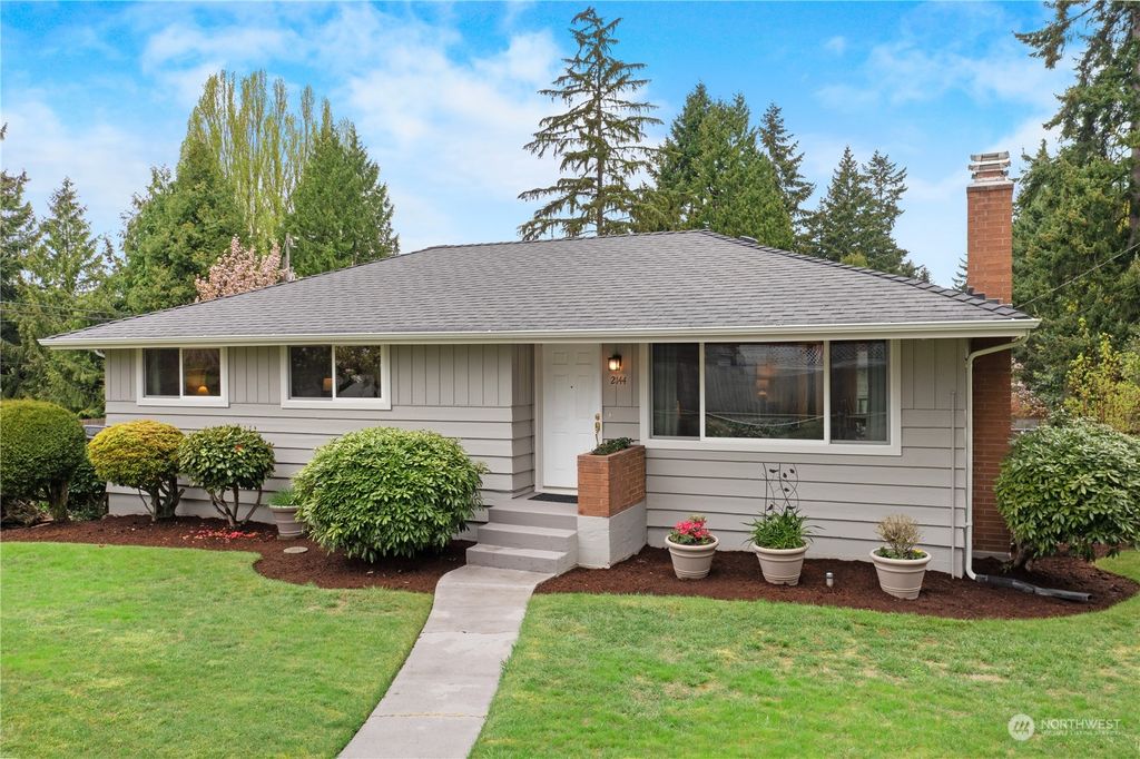 Photo of 2144 SW 116th Street, Seattle, WA 98146 (MLS # 2062027)
