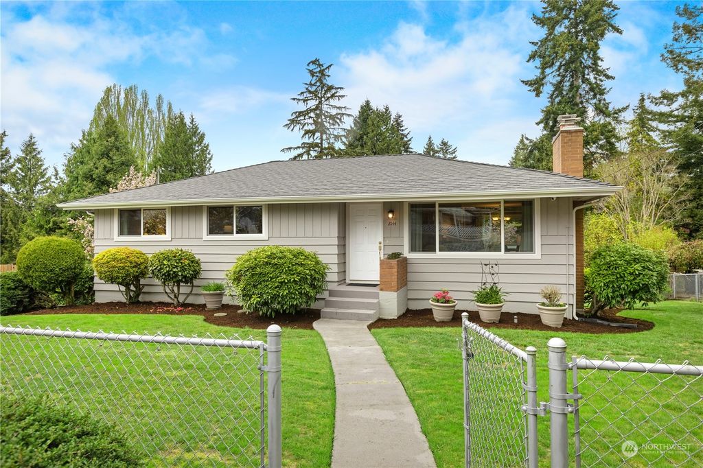 Photo of 2144 SW 116th Street, Seattle, WA 98146 (MLS # 2062027)