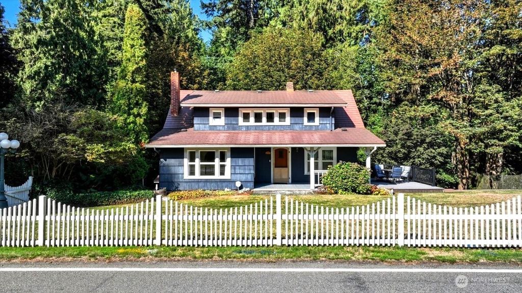 Photo of 2708 S Lake Stevens Road, Lake Stevens, WA 98258 (MLS # 2436935)