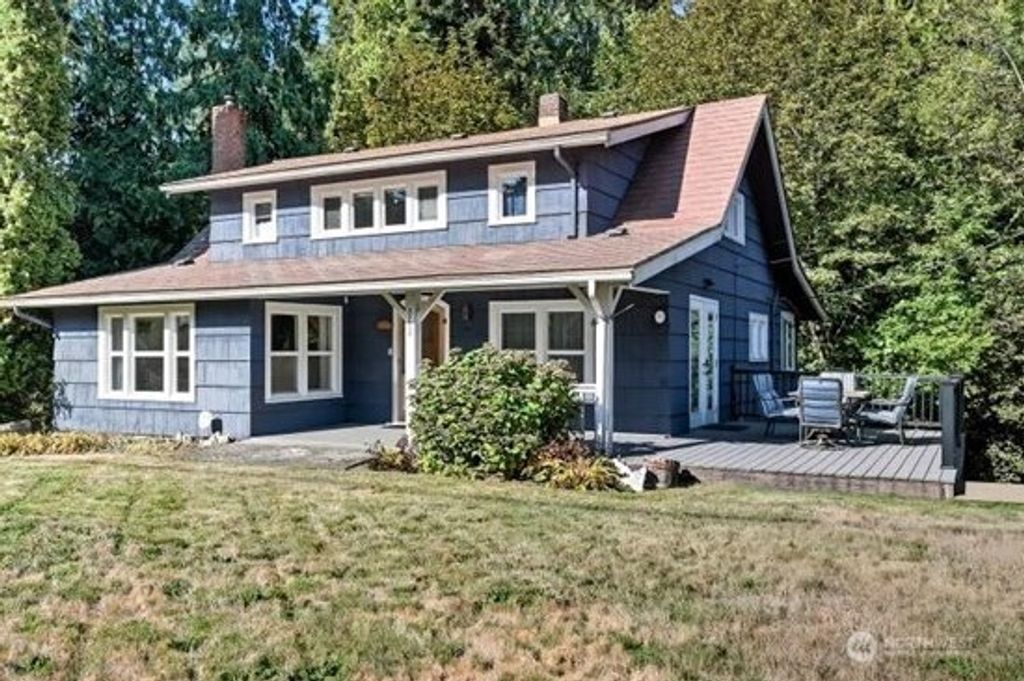 Photo of 2708 S Lake Stevens Road, Lake Stevens, WA 98258 (MLS # 2436935)