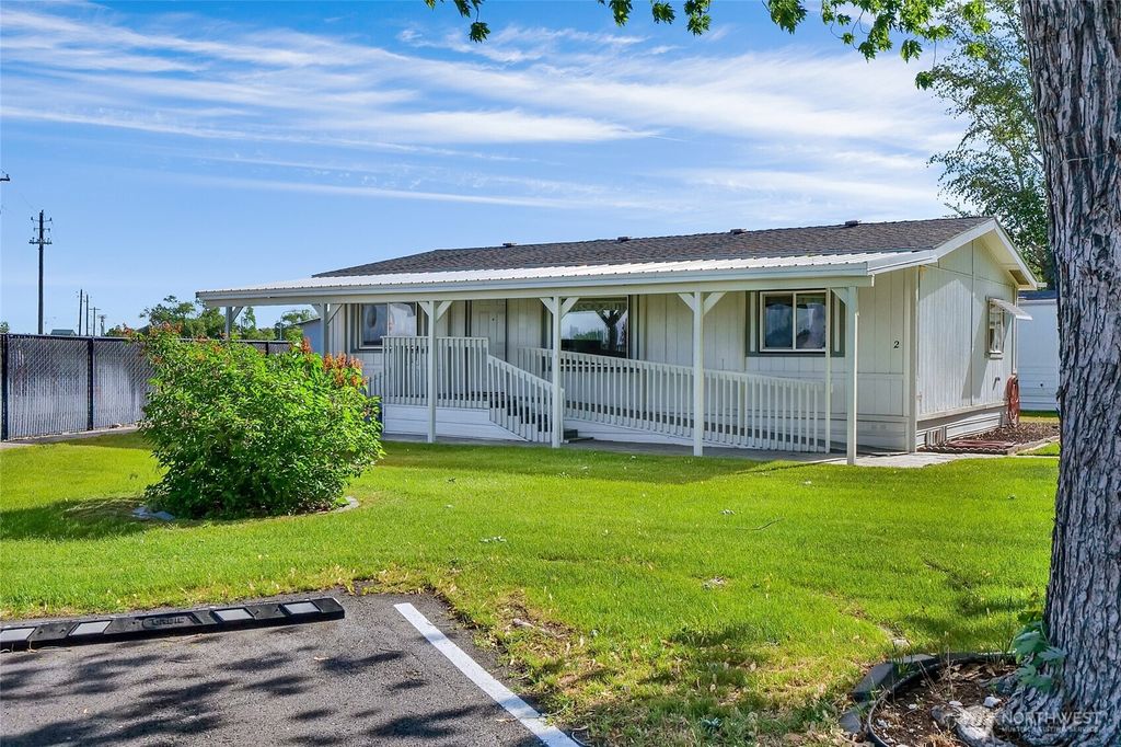 Photo of 3131 W Wapato Drive #2, Moses Lake, WA 98837 (MLS # 2525061)