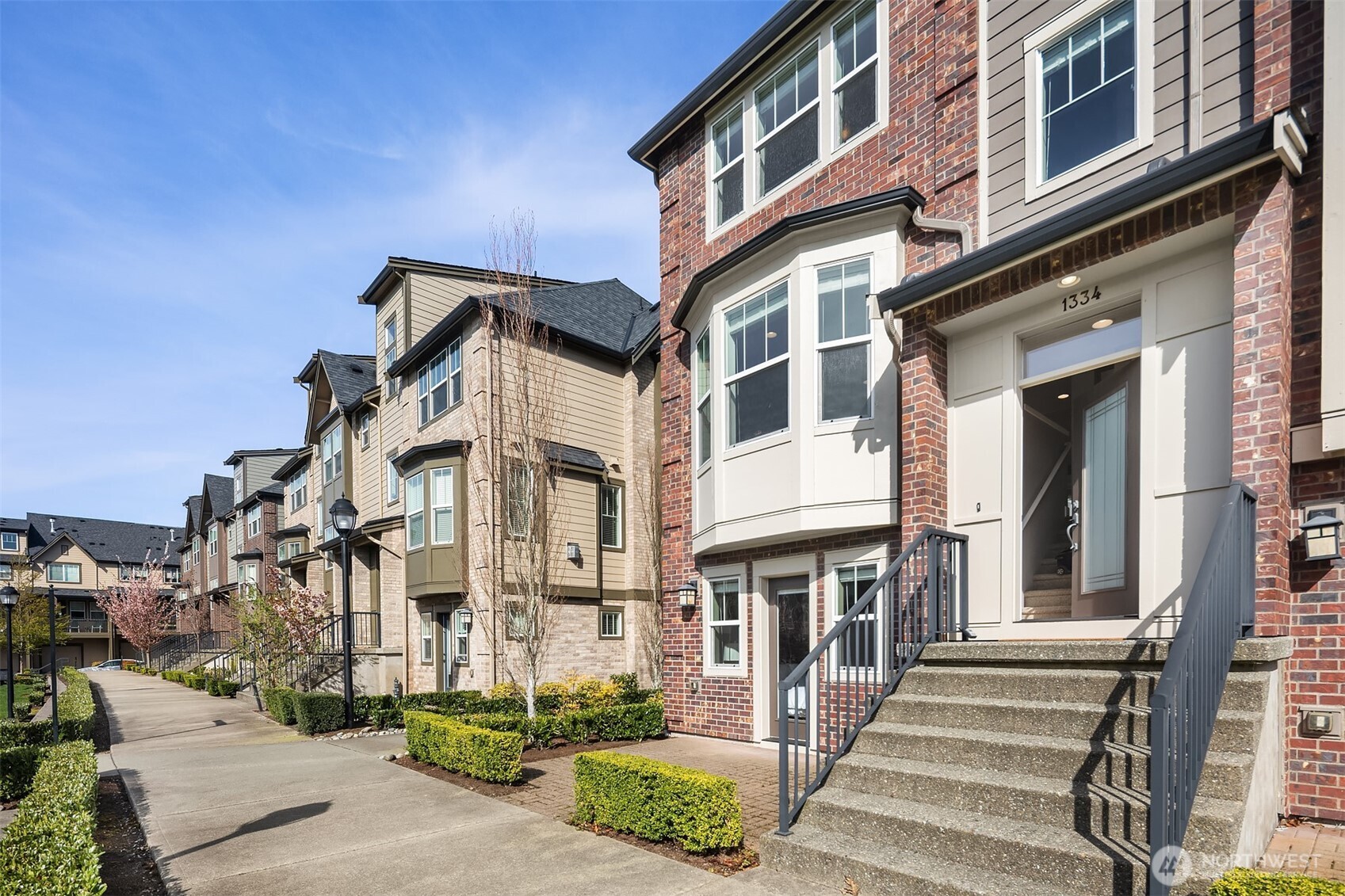 1334 Greenwich Walk NE