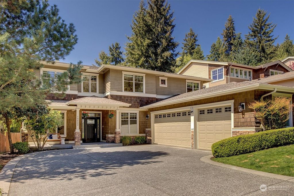 Photo of 10823 110th Avenue NE, Kirkland, WA 98033 (MLS # 2226400)