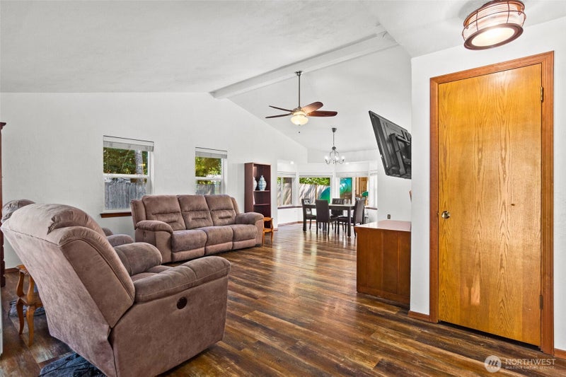 3930 Oxford Loop SE