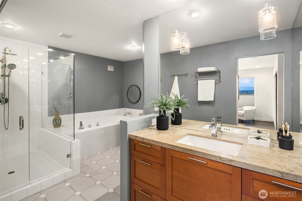 listing image 9366399293479612310