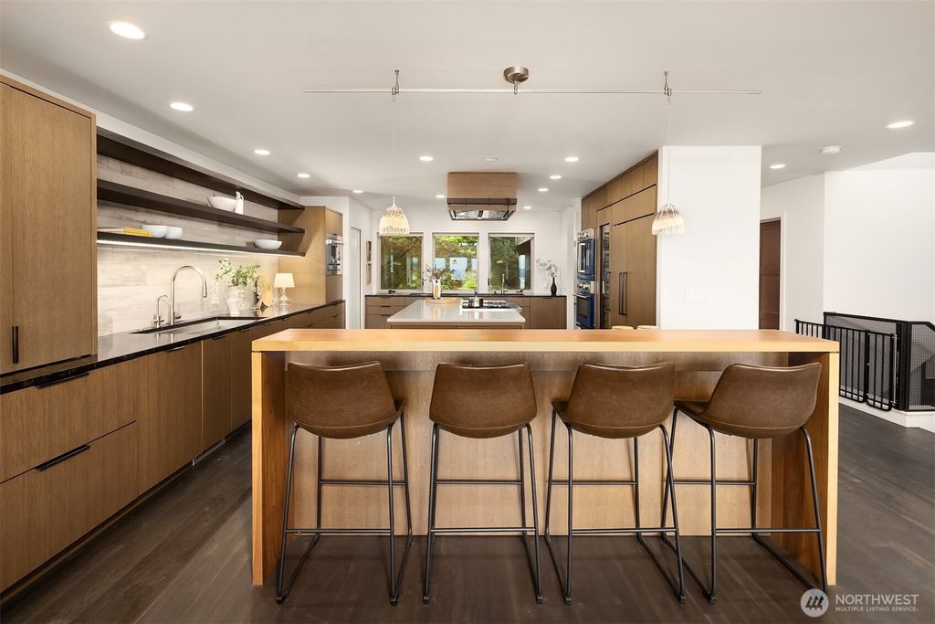 listing image 9364691478077793864