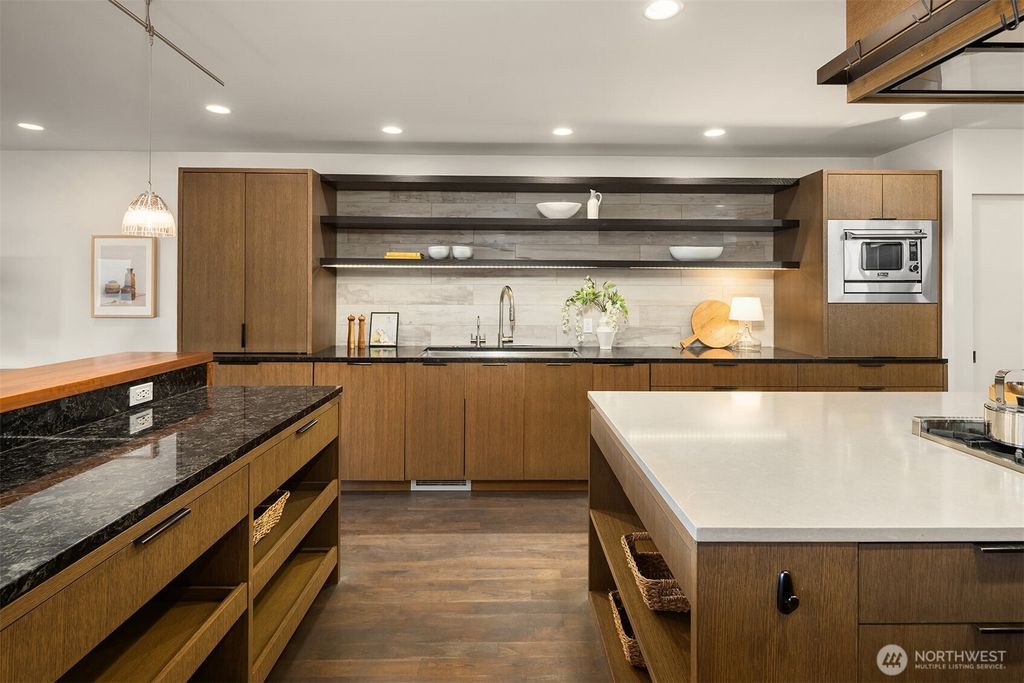 listing image 9364807435978058693