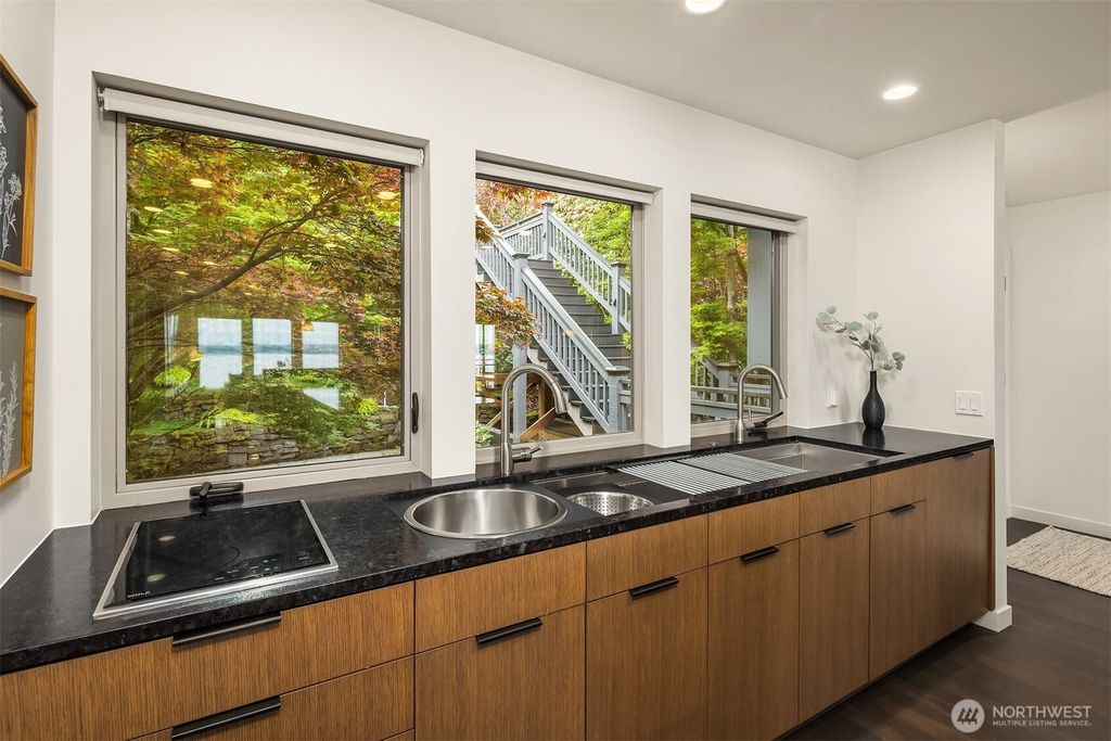 listing image 9368124187528817868