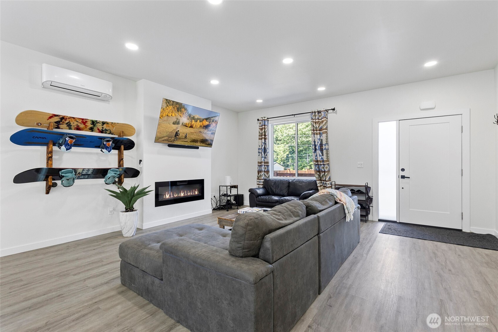 7952 Apache Drive