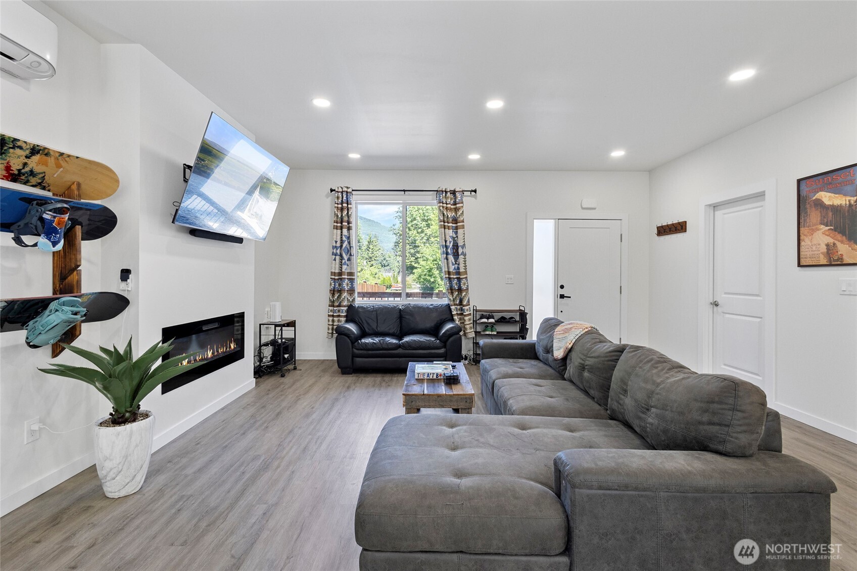7952 Apache Drive