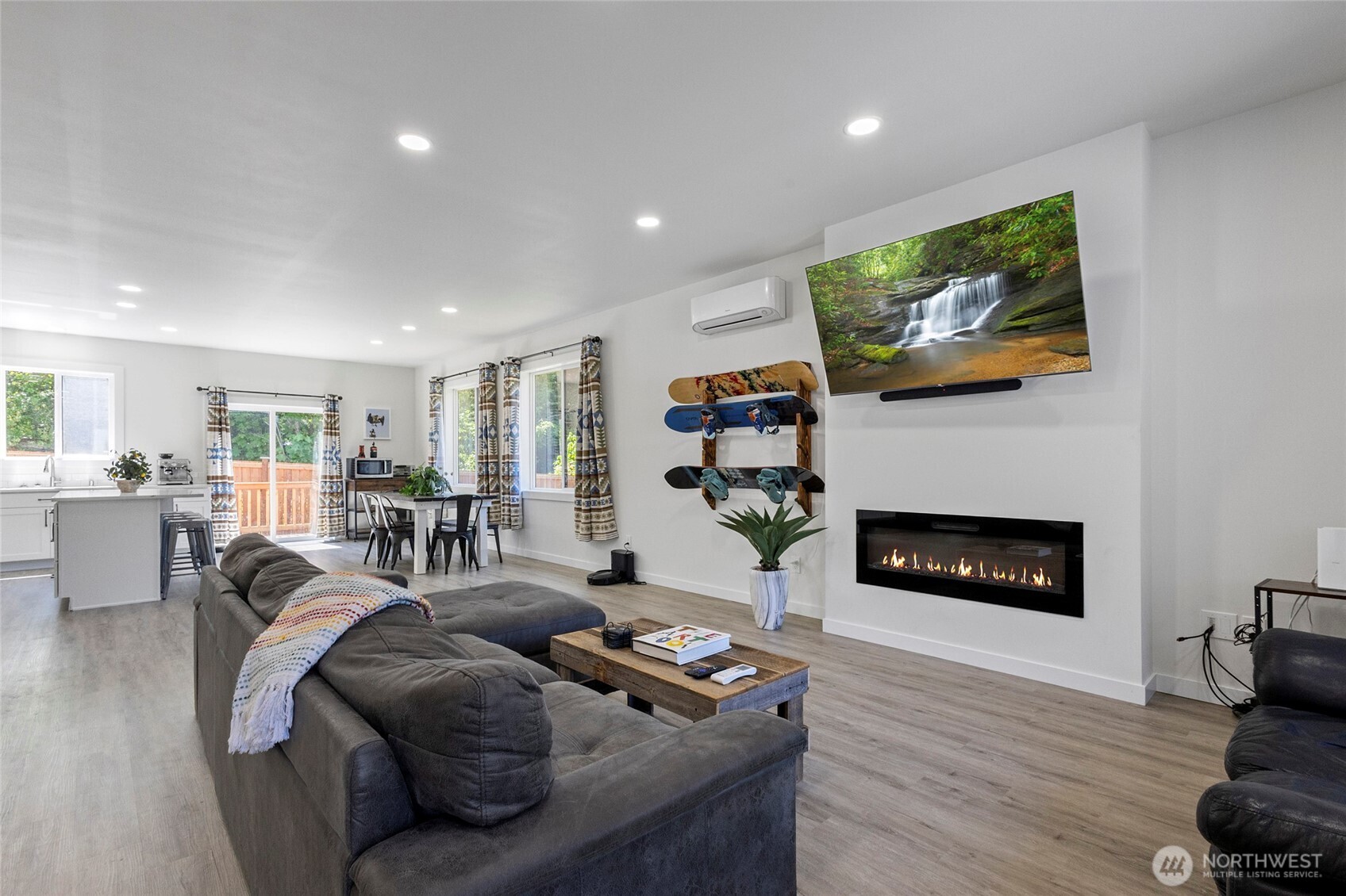 7952 Apache Drive