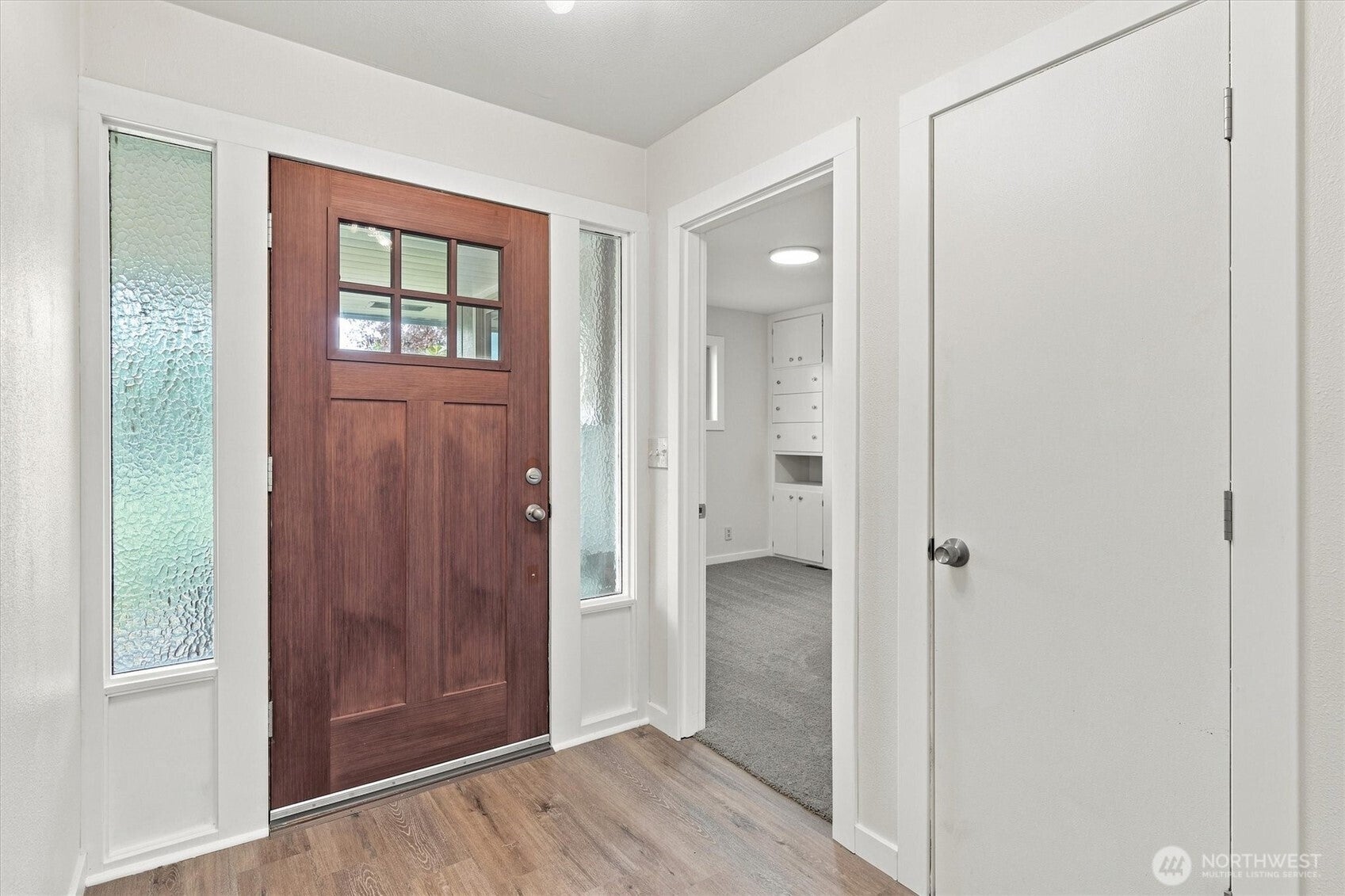 102 E Adams Avenue