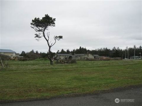 1049 Discovery Avenue SE Ocean Shores WA 98569