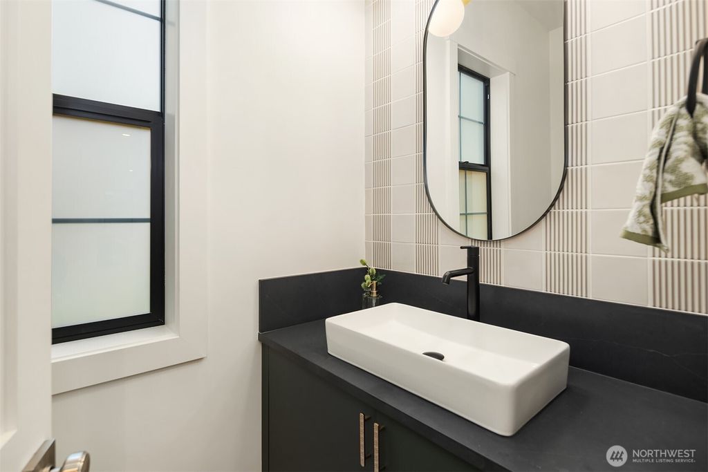 Photo of 818 165th Avenue NE, Bellevue, WA 98008 (MLS # 2467791)