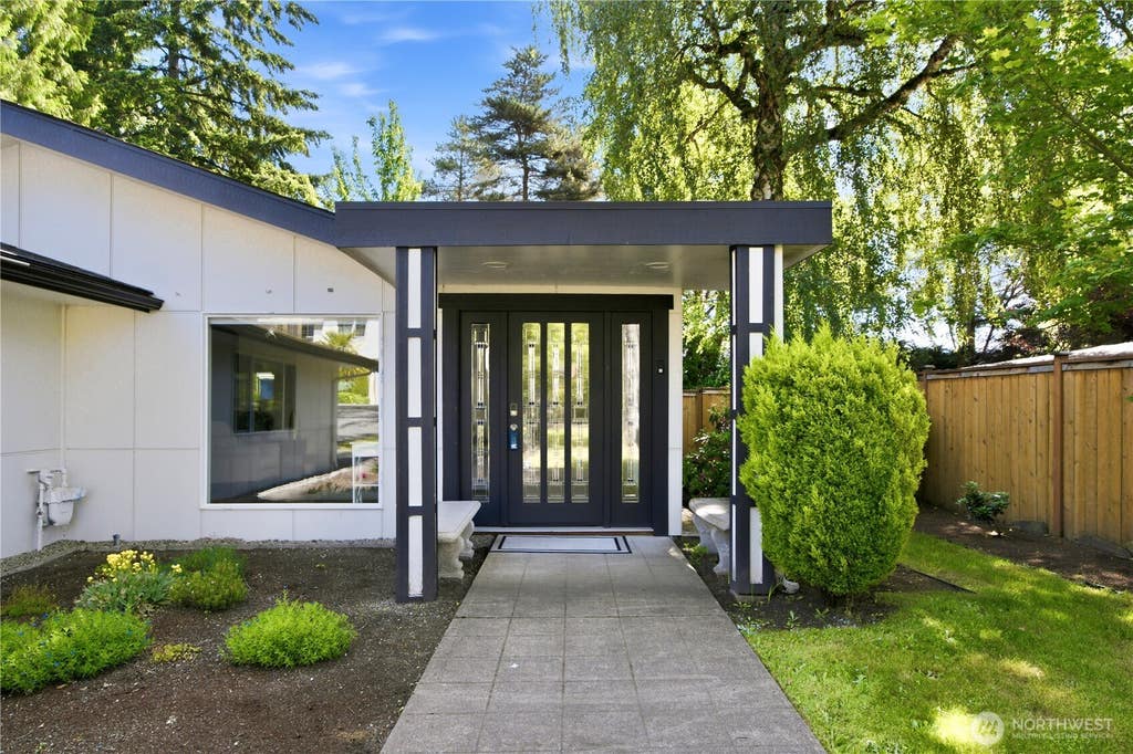 Photo of 1820 101st Avenue NE, Bellevue, WA 98004 (MLS # 2552716)