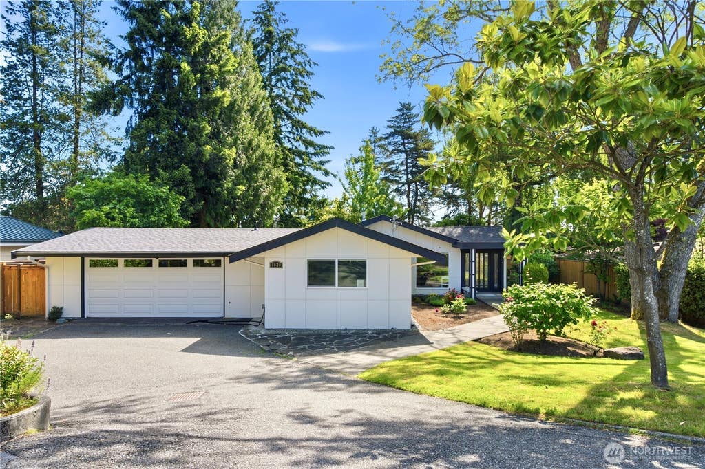 Photo of 1820 101st Avenue NE, Bellevue, WA 98004 (MLS # 2552716)