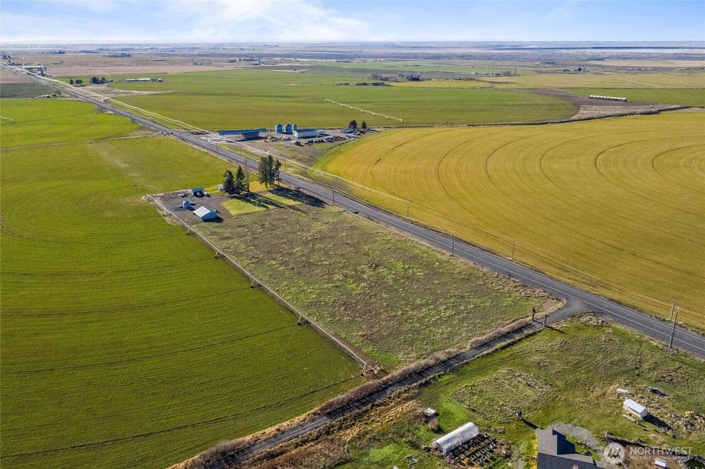 Photo of 15709 Stratford Rd Rd NE, Moses Lake, WA 98837 (MLS # 2463922)