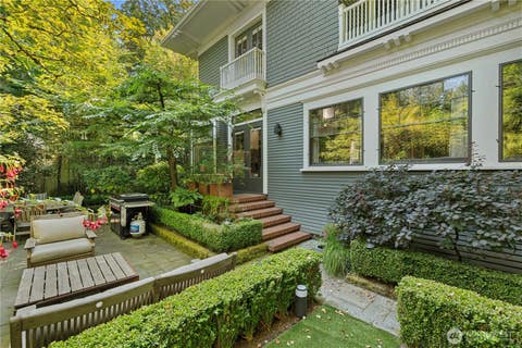 Photo of 1108 Harvard Avenue E, Seattle, WA 98102 (MLS # 2570080)